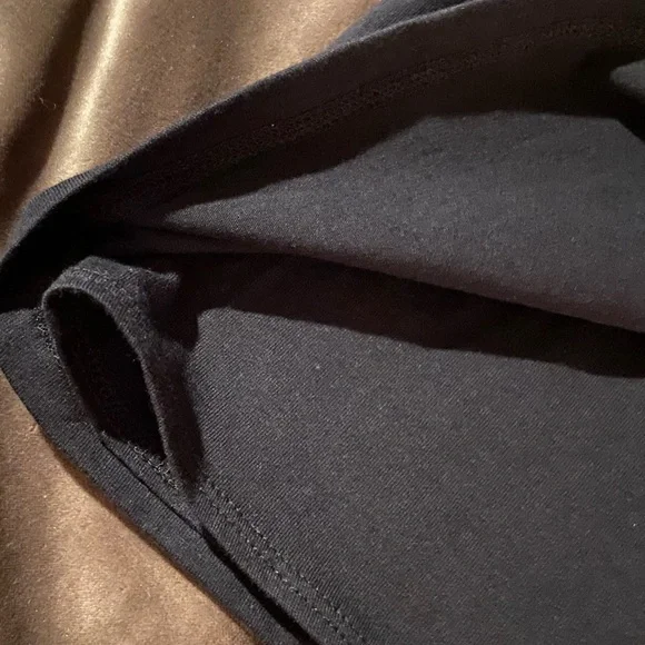 2 LOFT LINED BLACK AND WHITE SIZE MEDIUM TANK TOPS - Picture 8 of 10